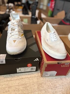 Nike Men's White and Light Gold Athletic Shoes